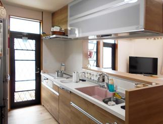 大きな電動昇降吊戸は、大容量