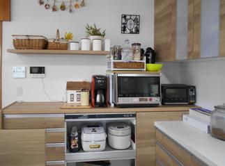 見せる・隠すと両方持ち合わせたカウンター収納