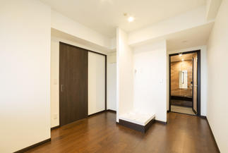 浴室へつながるエクササイズルーム