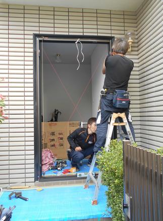 かすかな躯体のゆがみにも合わせた調整を