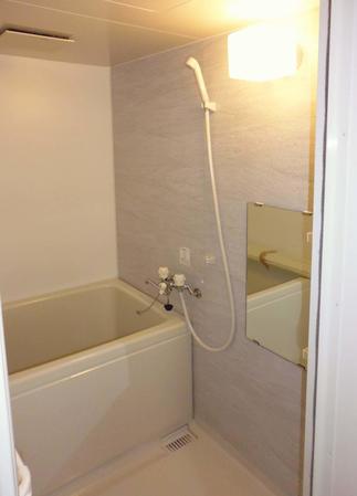 すっきりとして使いやすいシステムバスルーム