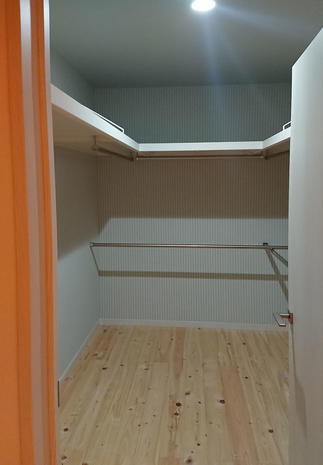 ストライプ柄も爽やかなクロゼット