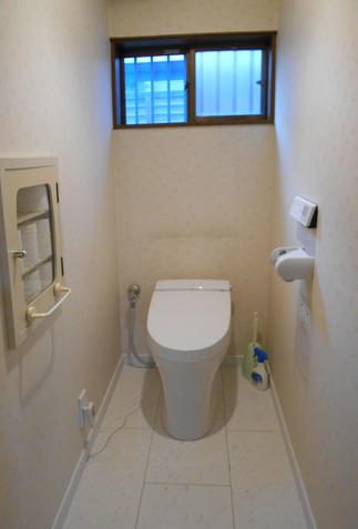 機能性の高いタンクレスタイプのトイレに交換