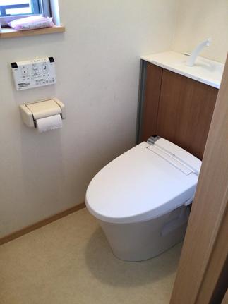 ２Fのトイレはキャビネット一体型便器に交換
