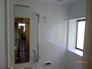 シャワーフック兼用のつかみやすい手すり