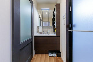 心と体を満足させる洗面化粧台