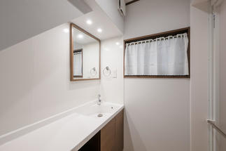 トイレから洗面脱衣室へ