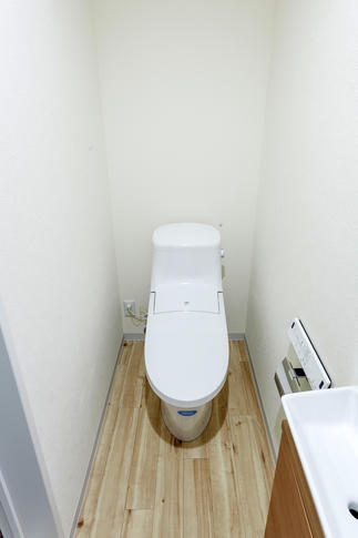 シンプル空間のトイレ