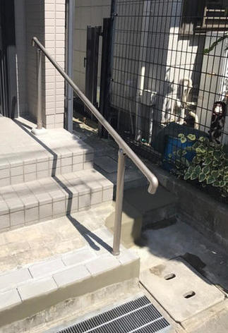 新しい手摺です。