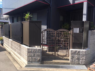 AFTER写真（ブロック塀を３段にし、上段はフェンスを設置しました）