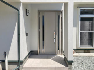 LIXIL玄関ドアリフォーム