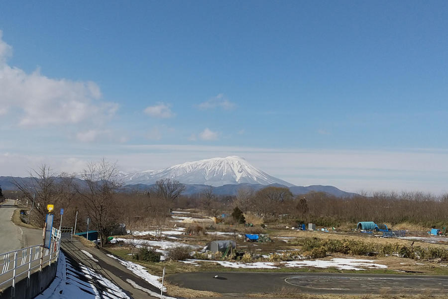 春の岩手山.jpg