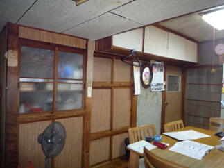 キッチン　戸棚　Before