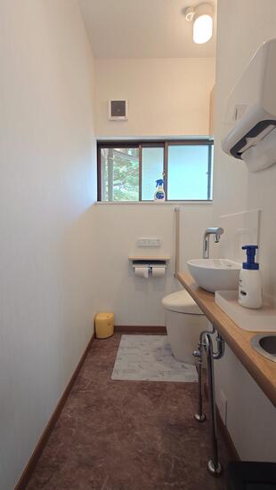 073 暗くて狭いトイレを ゆったり使える明るいトイレへ他工事