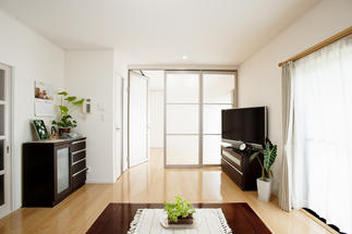 開け閉め簡単で、閉めても明るい空間