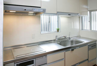 ショールームで選んだIH付きシステムキッチン