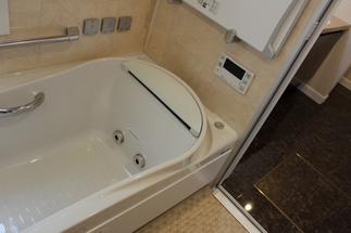 ＬＩＸＩＬユニットバス　スパージュ。特に首から方を温めでくれる「アクアフィール」を気に入っていただきました