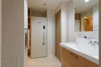 収納たっぷり洗面室