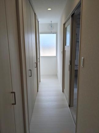 収納豊富な廊下