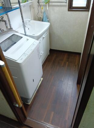 機能性と掃除しやすさを両立した爽やか洗面空間リフォーム