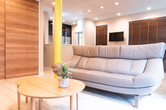 和室の壁を取り、広々した洋室のリビング・ダイニングに！