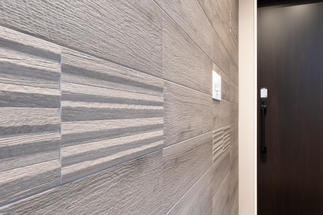 玄関にエコカラット！高級感だけでなく、防湿・防臭効果があるのでオススメです！