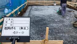 LINE_ALBUM_８月６日　砕石転圧、防湿シート_220808_2 - コピー.jpg