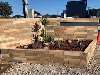 ロックガーデン風花壇