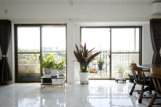 長いカーテンポールで景観もバッチリ