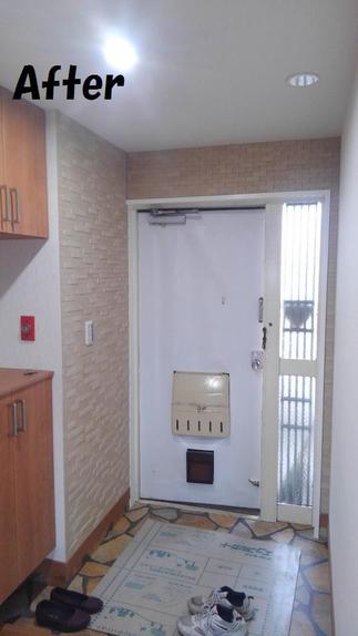 ■玄関■導線の悪かった玄関ホールから収納を撤去。北側の玄関にはエコカラット設置で結露防止。