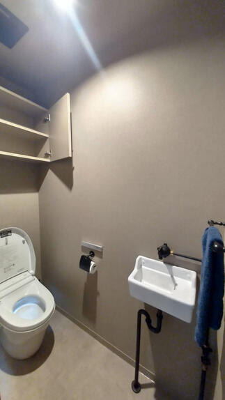 水まわりの快適性とデザイン性を両立したトイレ空間