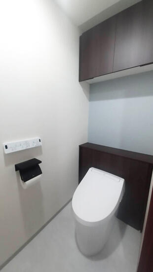 横浜市南区 O様邸 シックなアクセントが映えるトイレリフォーム
