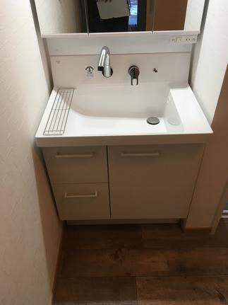 洗面化粧台　LIXIL　ピアラ