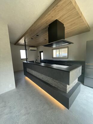 グレー×モダンで生まれ変わる思い出の家