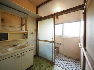 洗面化粧室　Before