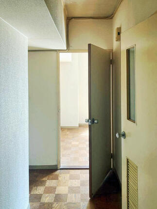 玄関入口　Before