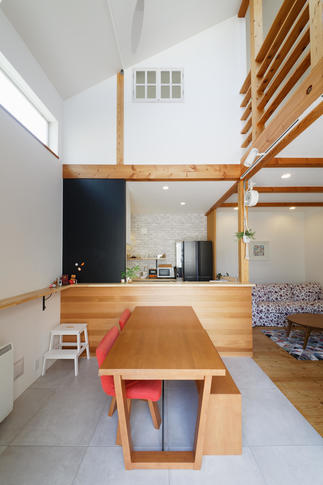 フローリングからタイルにすることで、お掃除もラクに。