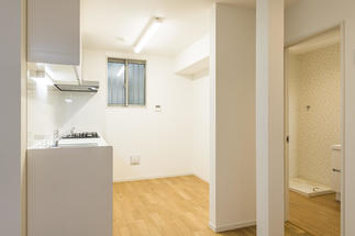 食器棚なども悠々と置ける広いキッチン