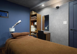 【エステサロン】心を落ち着かせる作用のあるブルーの個室