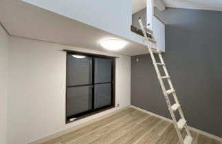 収納が充実したロフトのある部屋