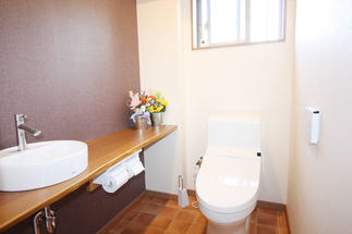 将来を考え、介護スペースを確保したトイレ