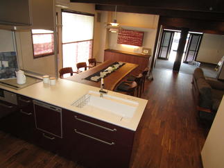 明るくひらけたキッチン