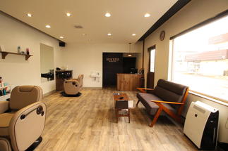 スタイリッシュな店舗内観