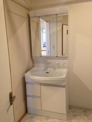 洗面化粧台を新しくしました