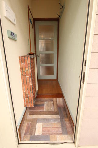 玄関も塗り壁などで素敵に仕上がりました