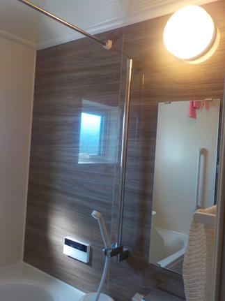 ユニットバスが古くなってましたので、ピカピカにしました