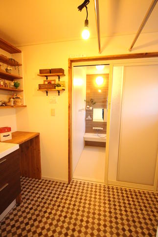 お風呂も寒いタイル張りから素敵なユニットバスに・・・