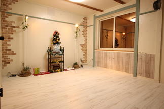 段差があって不便であったリビングをフラットにして、さらに素敵に可愛らしく・・・