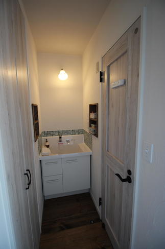 洗面化粧台もＭａｍａｎテイストに・・・