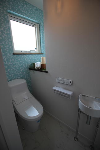 可愛らしい明るいトイレを造りました